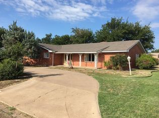 819 Holiday Dr, Plainview, TX 79072