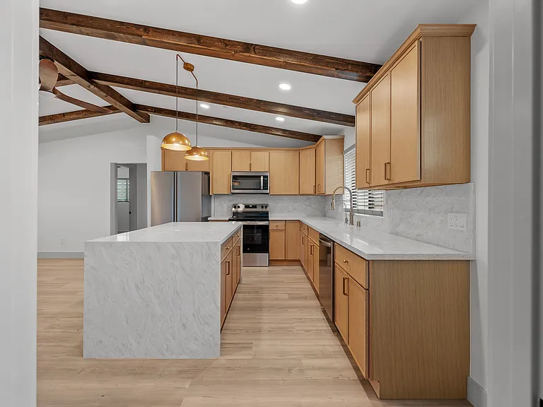 1116 Golden Rd — Photo 3
