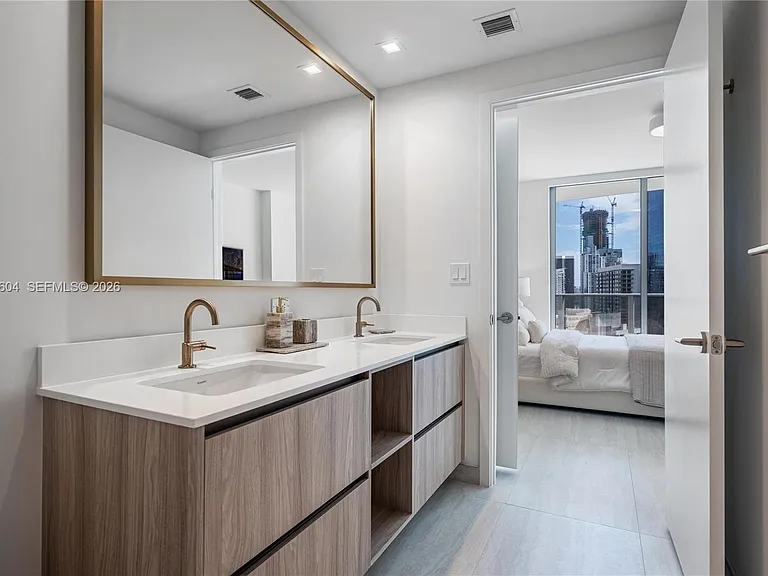 77 SE 5th St #3001 — Photo 32