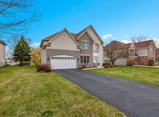 415 Mallard Point Dr, North Aurora, IL