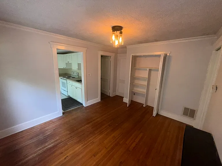 109 Carey Ave — Photo 4