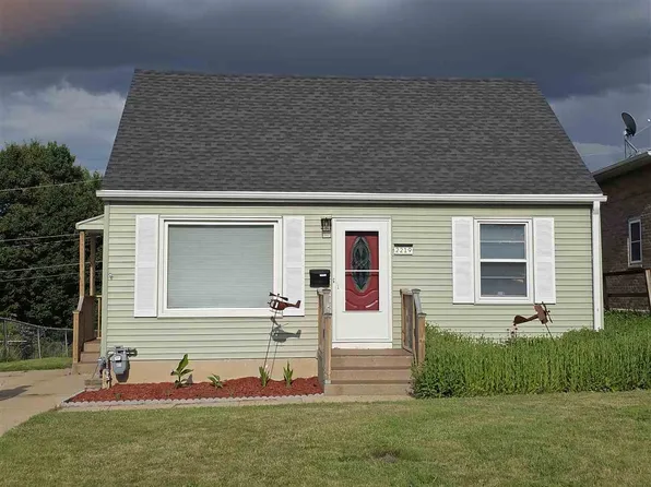 2219 Hamilton St SW, Cedar Rapids, IA 52404