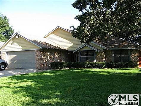2nd image of 213 Oakhaven Dr