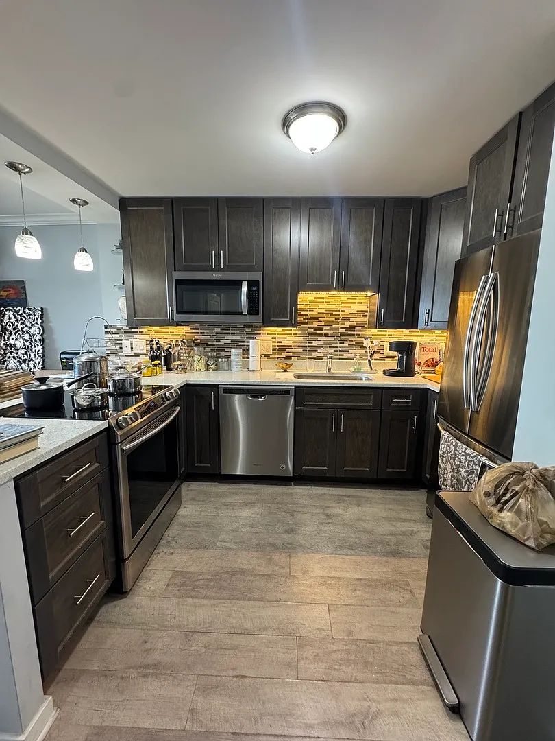 1 bed, 640 sqft, $2,400 — Photo 3