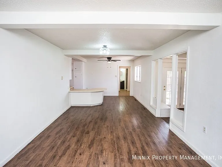 502 2nd Pl — Photo 30