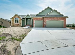 8627 W Candlewood Ct, Wichita, KS 67205