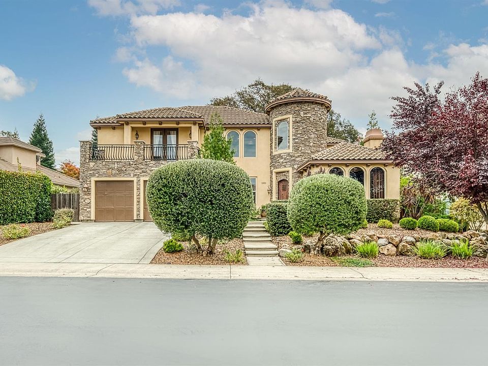 1st image of 1852 Park Oak Dr