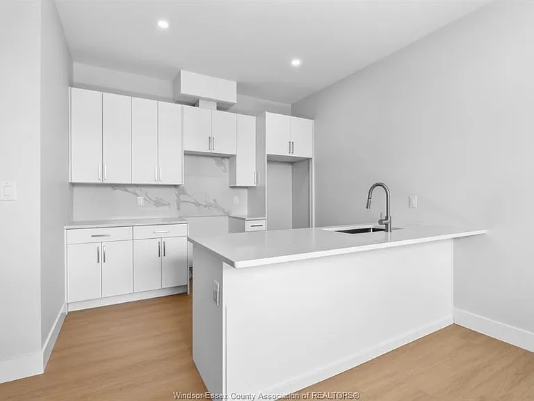 2142 Daytona Ave — Photo 12