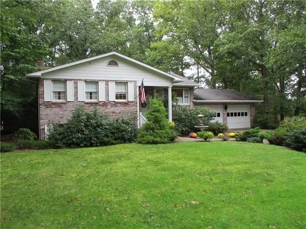 1318 Walnut St, Connellsville, PA 15425