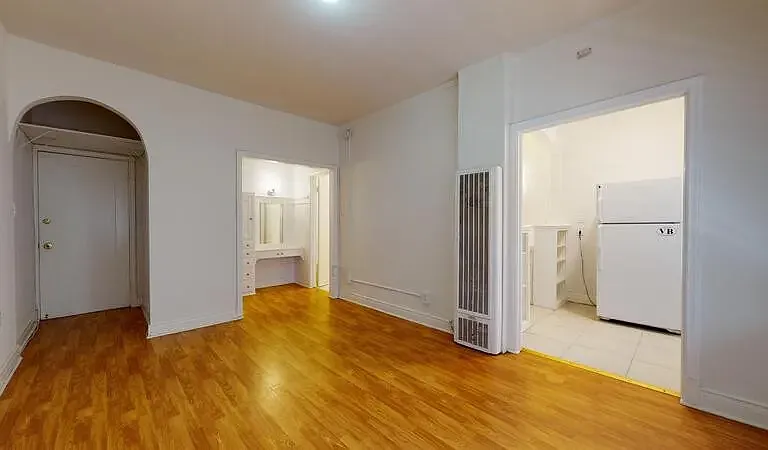 21 Westminster Ave #107 — Photo 1