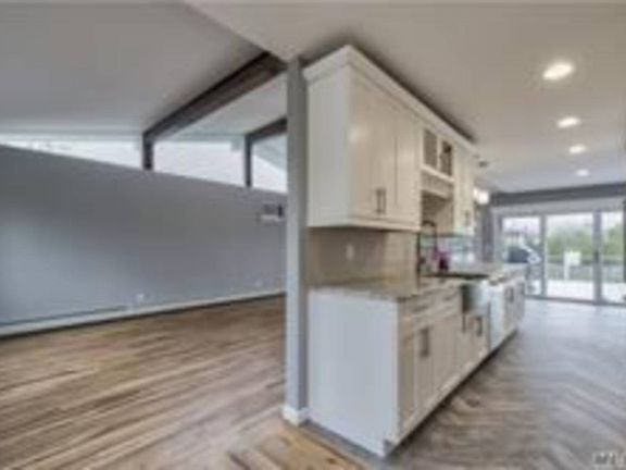 3rd image of 299 Willetts Ln