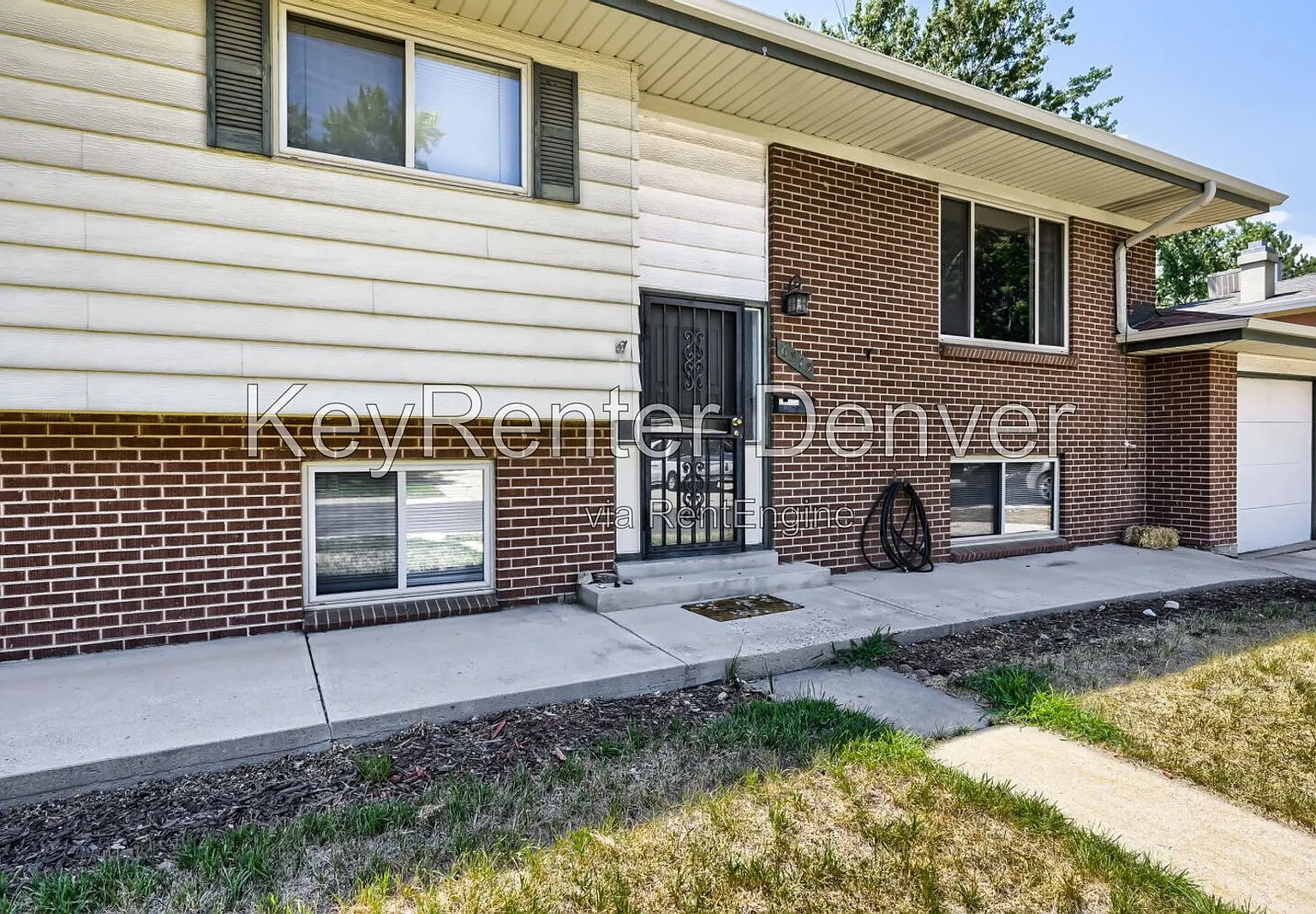 5 bed, 2.0 bath, 2461 sqft, $3,000 — Photo 2