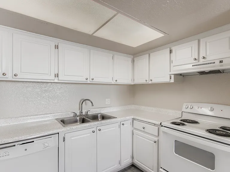 Tempe Vista — Photo 90