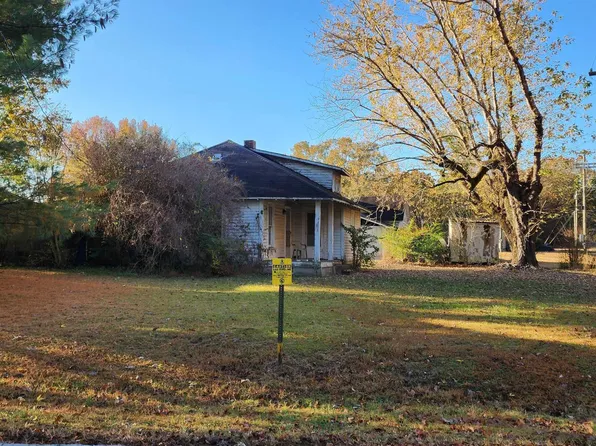 2346 Riverside Dr, Jackson, TN 38301