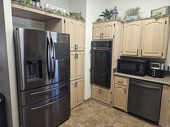 5th image of 1480 King Dr