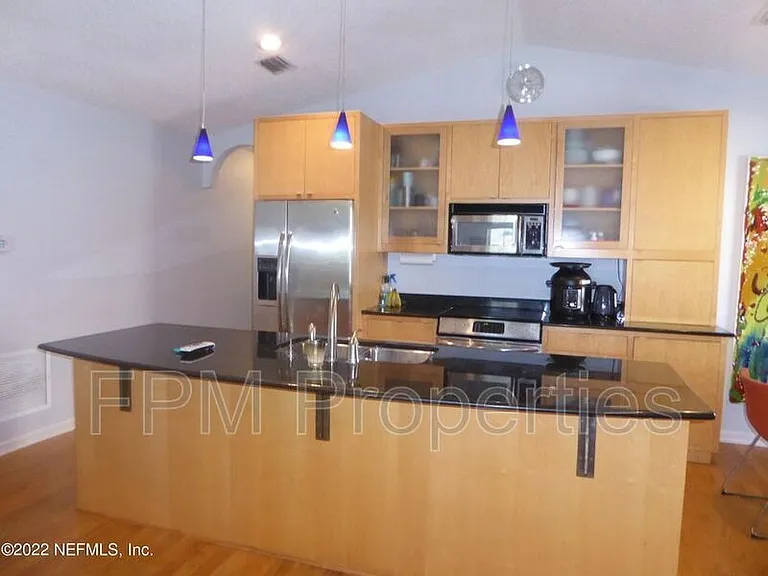 625 11th Ave S — Photo 6