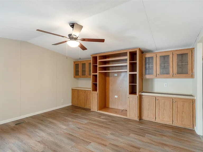 1961 Quality Blvd #12 — Photo 2
