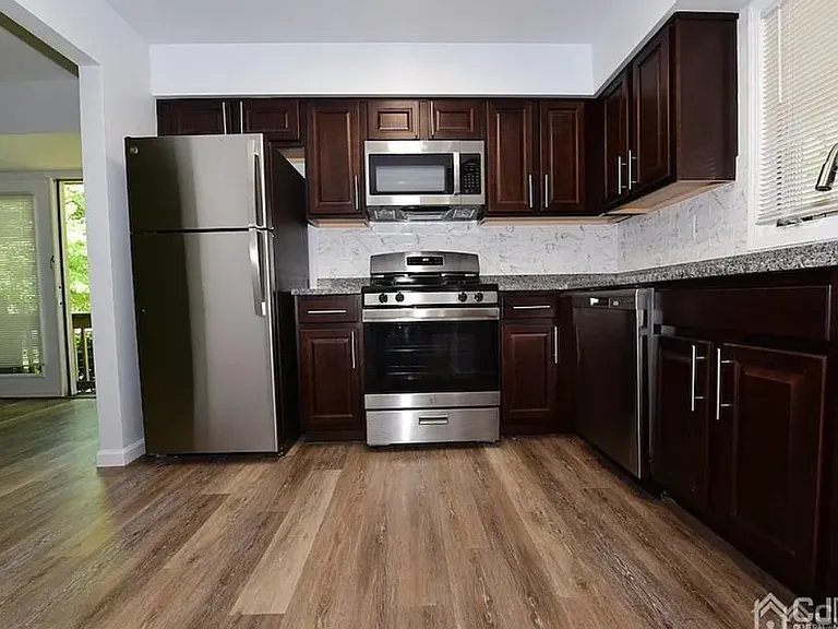 702 Peach St #702 — Photo 5