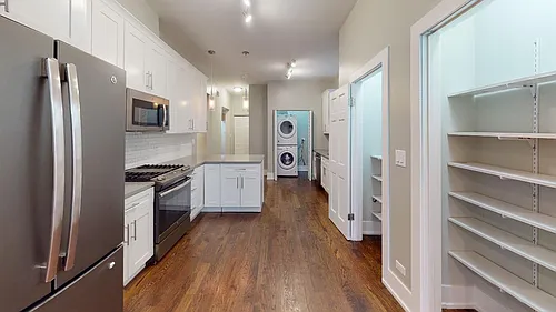 1027 E Hyde Park Blvd #1 Photo 1