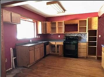 5th image of 102 NE 5th St