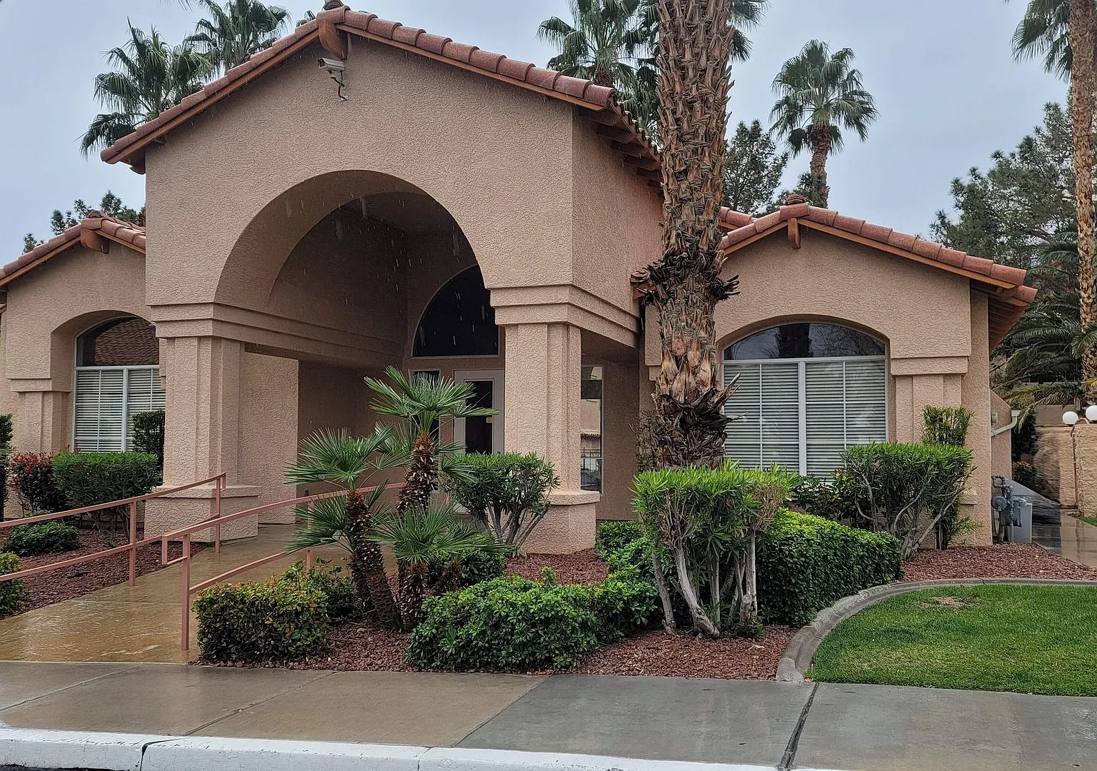 Rare Find in Scottsdale Valley: Style, Comfort, & Unbeatable Convenience! — Photo 1