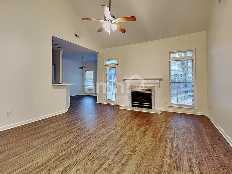 102 Selsey Dr — Photo 10