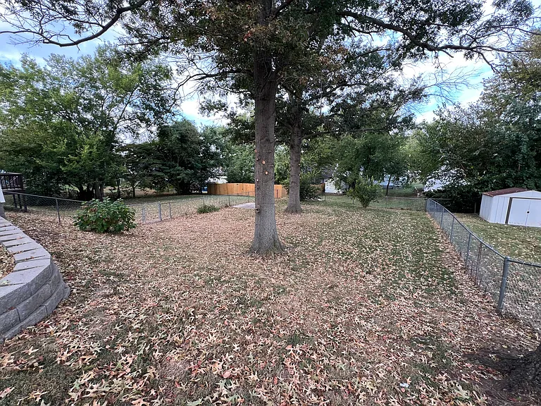 221 Henderson St — Photo 35