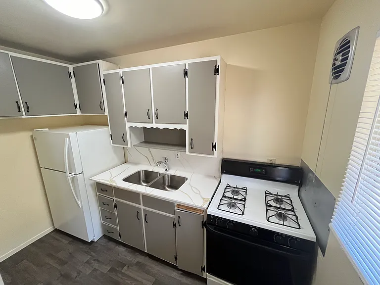 501 W Chestnut Ave #B — Photo 3