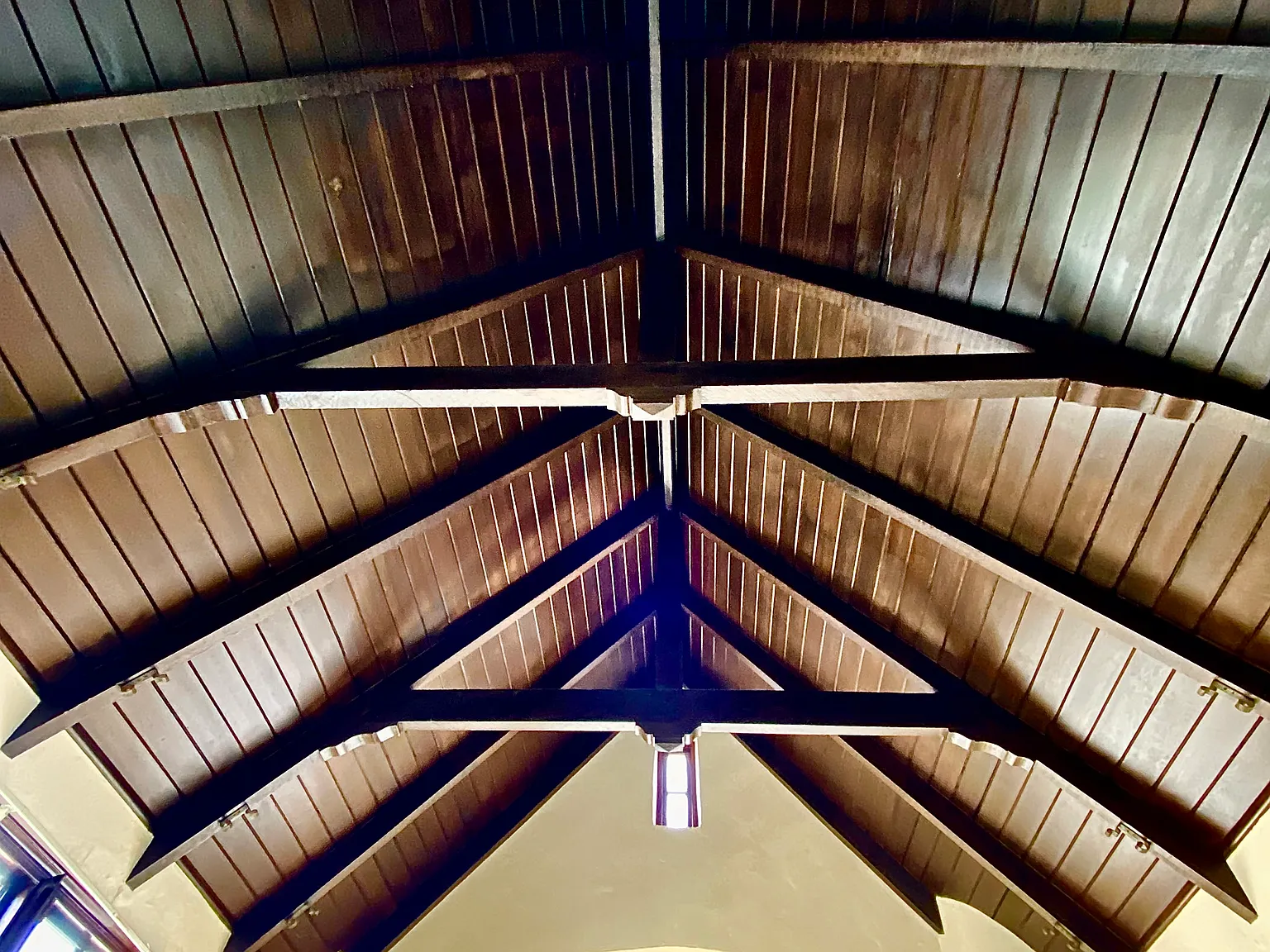 Tudor Hall Apartments — Photo 3