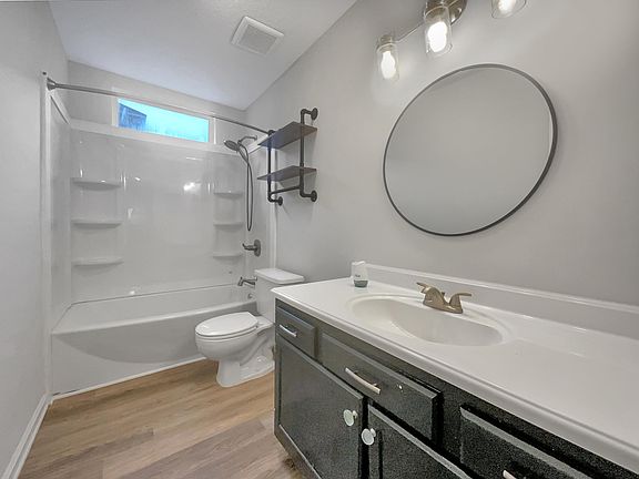 5th image of 105 Nottingham Ct