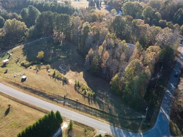 1051 Spencer Orchard Rd, Walnut Cove, NC 27052