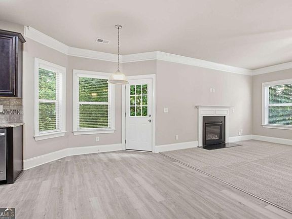 4th image of 318 Corine Ct