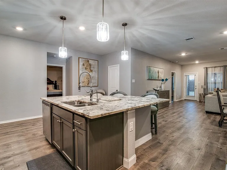 1829 Strongbark Dr — Photo 10