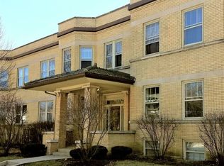 125 Pleasant St APT A, Oak Park, IL 60302
