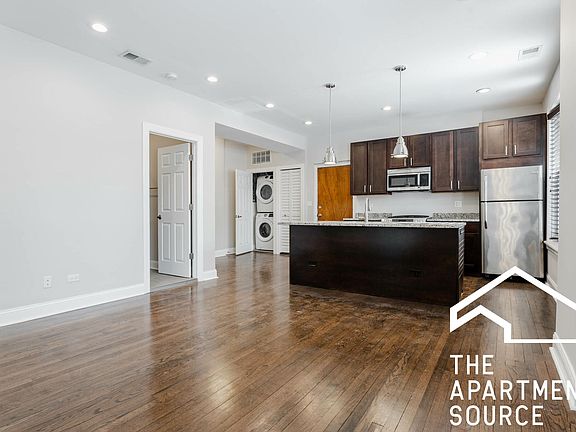 3rd image of 2408 W Argyle St #1