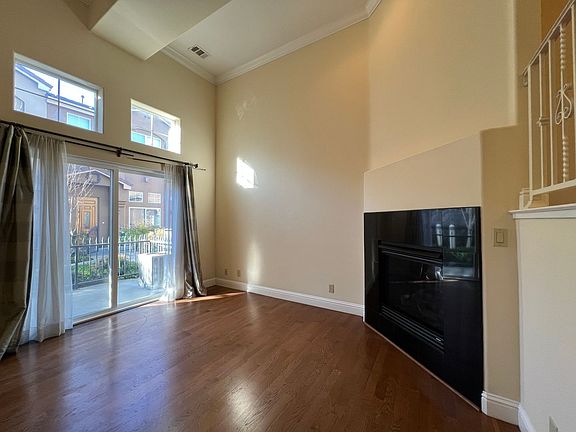 2nd image of 3302 Lago De Como Pl