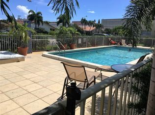 1100 NE 1st Ct APT 302, Hallandale, FL 33009