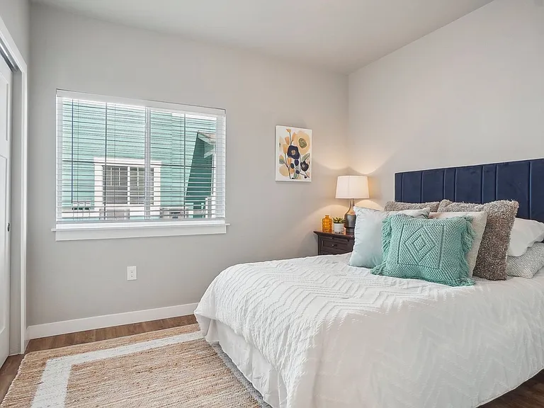 2602 N Cascade Ave — Photo 8