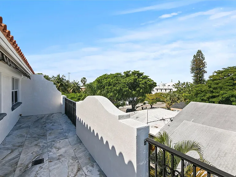 732 NE 15th Ave — Photo 41