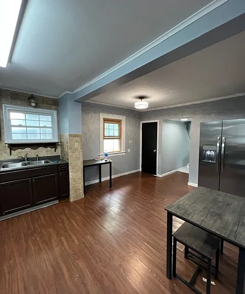 1112 E Colvin St #1 — Photo 2