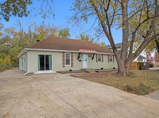 302 SW Glendana Dr, Lees Summit, MO 64081
