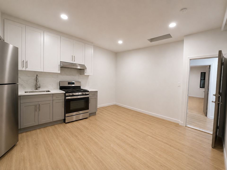 1st image of 244 Kings Hwy #3A