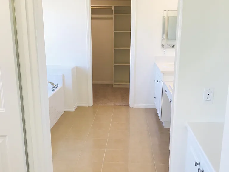 7007 Lagoon Ct — Photo 10