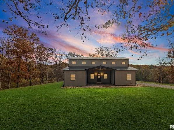 7984 Wilson Rd, Kinmundy, IL 62854