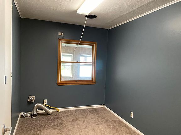 5th image of 104 Berkley Ln