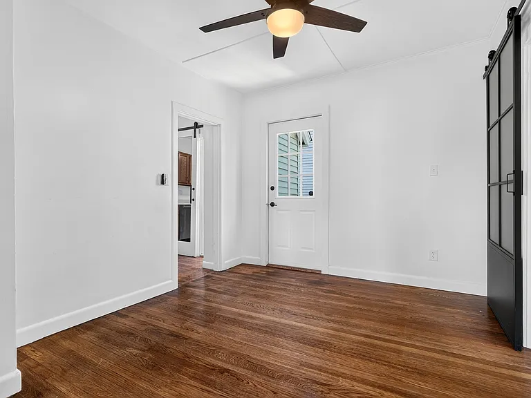 53 Henderson St — Photo 20