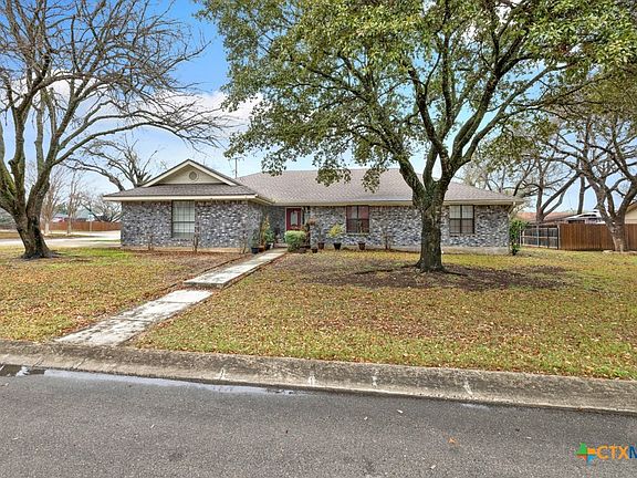 2nd image of 1656 Camellia Ln