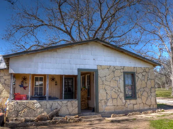 151 Mountain Street, Leakey, TX 78873