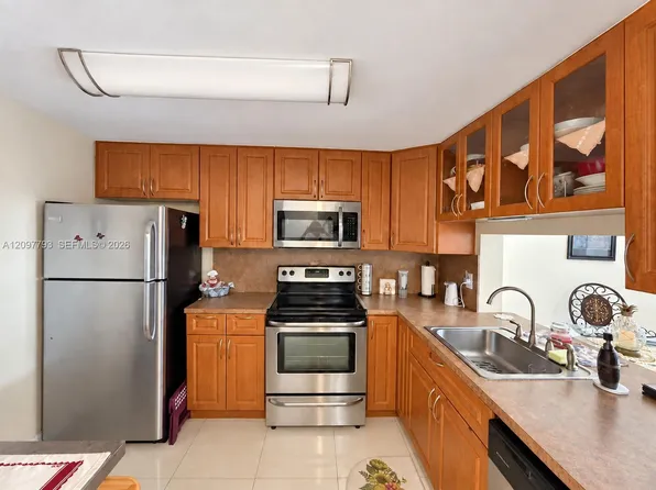 20860 San Simeon Way APT 208-6, Miami, FL 33179