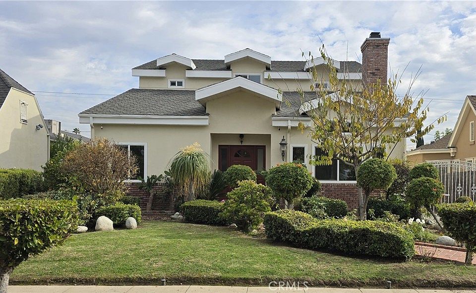 1st image of 326 N Beachwood Dr